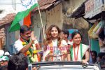 Urmila Matondkar campaigns for Sachin Ahir in Worli, Mumbai on 11th Oct 2009 (3).JPG